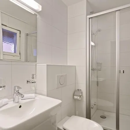 Fantastic 2 Bedroom Flat Close To The شقة زيورخ